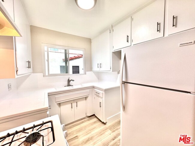 Photo - 1037 S Shenandoah St Unit 7