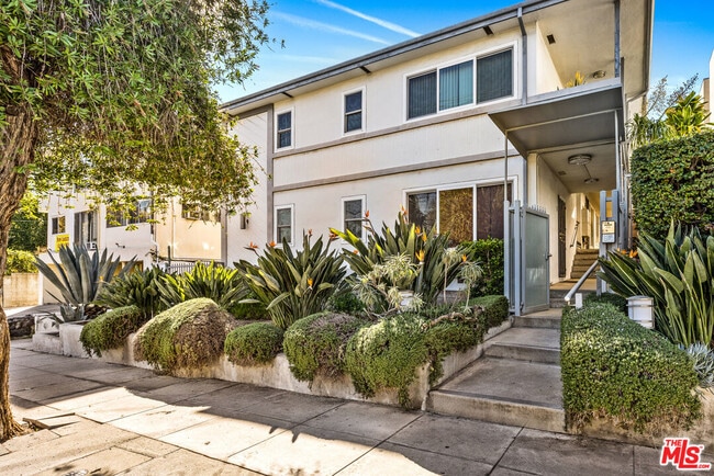 Photo - 1929 Tamarind Ave Unit 8