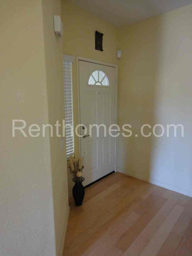 Photo - 12344 Springwater Point