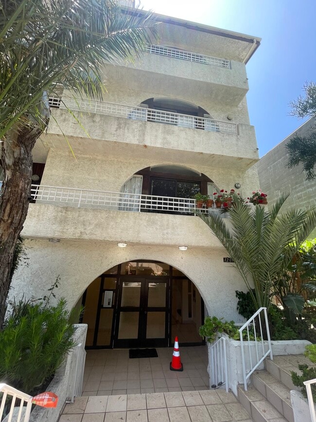 Photo - 1209 Amherst Ave Unit 102