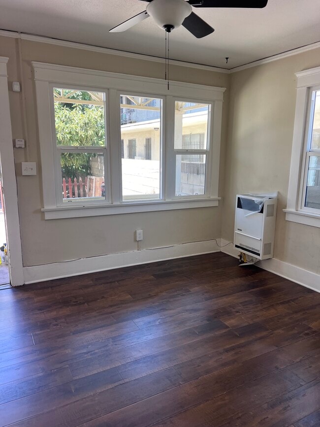 Photo - 2512 E 3rd St