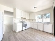 Photo - Large Lower Apartment Unit w/ Fenced Backyard! Unit B