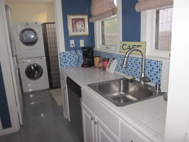 Photo - 832 N Detroit St Unit 2