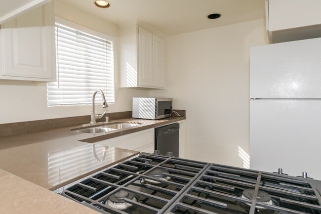 Photo - w22144 Unit 221