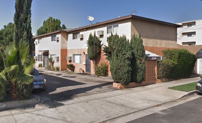 2 Bedroom 1.5 Bath Townhouse Unit 1 - 7549 N Hollywood Way Unit 1