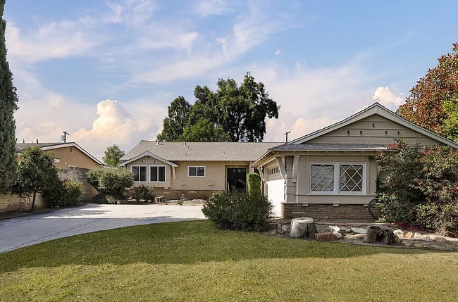 Building Photo - 10657 Knapp St