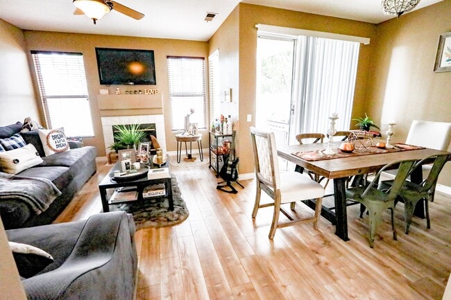 Photo - 401 Sanibelle Cir