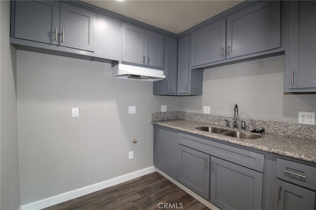 Photo - 4986 Southern Ave Unit E