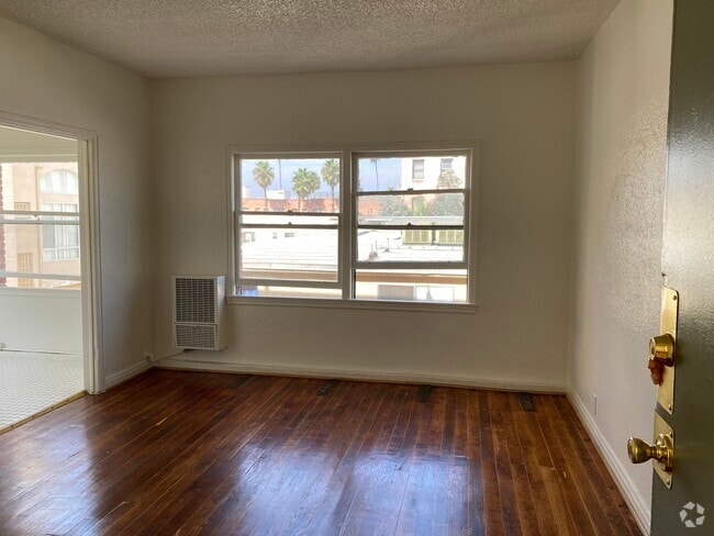 Building Photo - 545 S Hobart Blvd Unit 409 Rental
