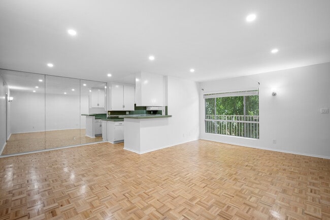 Photo - 5320 Zelzah Ave Unit #314