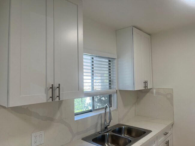 Photo - 6600 Whitsett Ave Unit 01