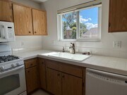 Photo - Spacious Upstairs 3 Bed 2.5 Bath Townhouse with 2 Car Tandem Garage