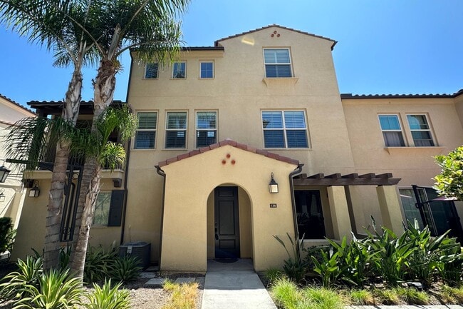 Building Photo - Stunning Portola Springs 3 Bed 3 Bath Condo