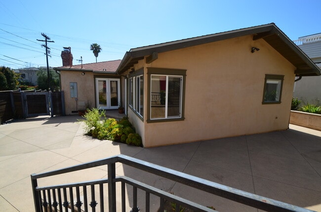 Photo - 7033 Draper Ave