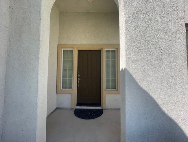 Photo - EASTVALE GREAT NEIGHBORHOOD- 4+2.5 EXECUTIVE HOME, QUIET NEIGHBORHOOD - AVAILABLE NOW!!!
