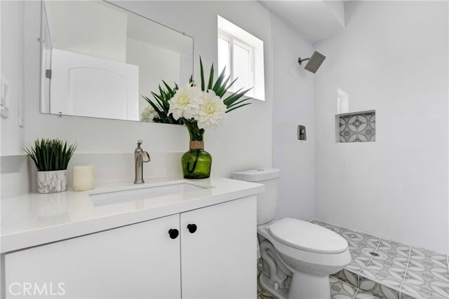 Photo - 11950 Vanowen St