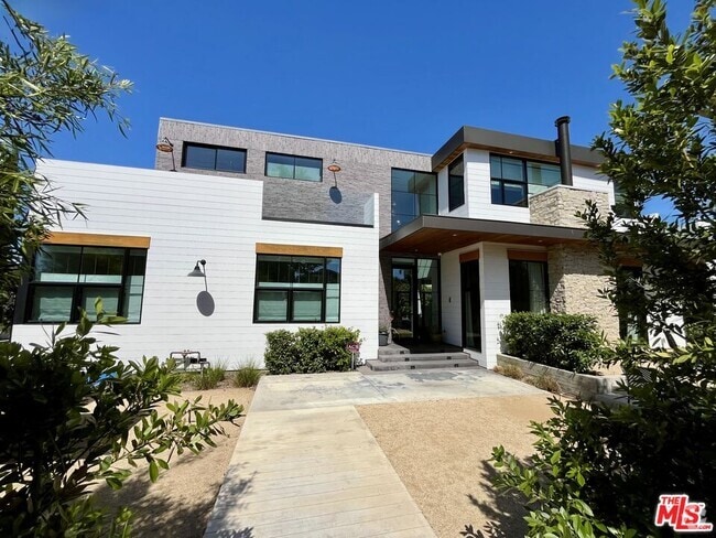 Building Photo - 3452 Grand View Blvd Rental
