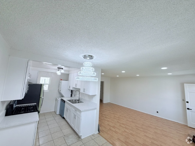 Building Photo - 7654 Fountain Ave Rental