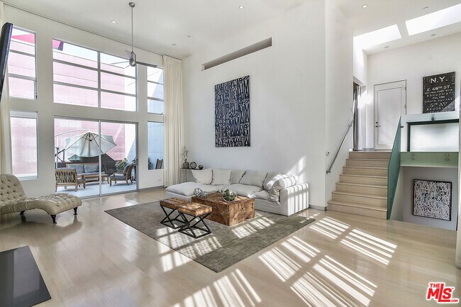 Photo - 711 Westbourne Dr