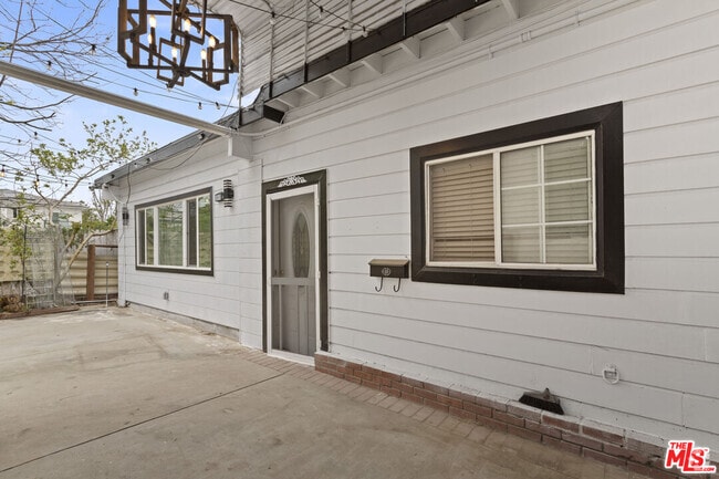 Building Photo - 7410 Balboa Blvd Rental