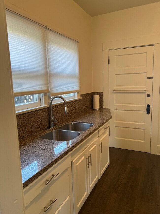 Photo - 640 W 16th St Unit 640