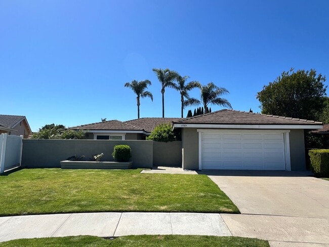 Building Photo - 3 Bed 2.5 Bath Fountain Valley Beauty Now Available