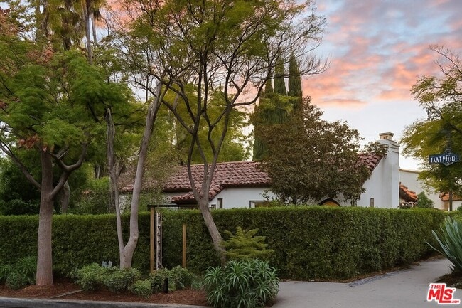 Building Photo - 951 N Martel Ave