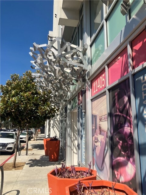 Building Photo - 11405 Chandler Blvd Unit 508