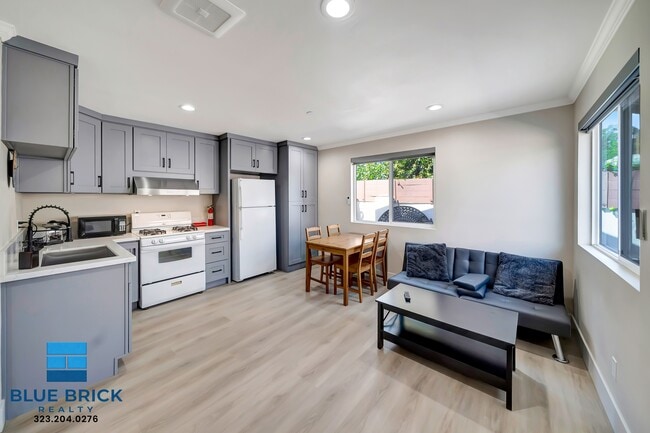 Photo - 5843 Vanalden Ave