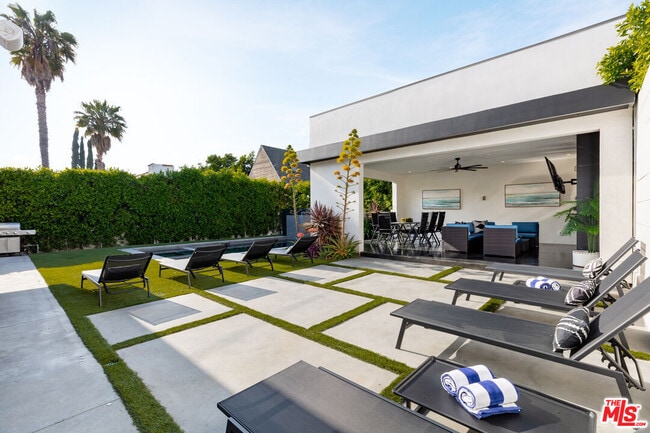 Photo - 6201 Lindenhurst Ave