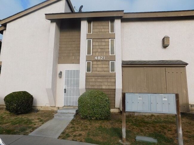 Building Photo - 4821 King Cir Unit A