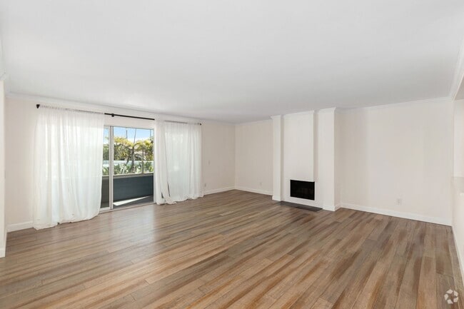 Building Photo - Stunning Spacious 2 Bed 2.5 Bath Condo in ...