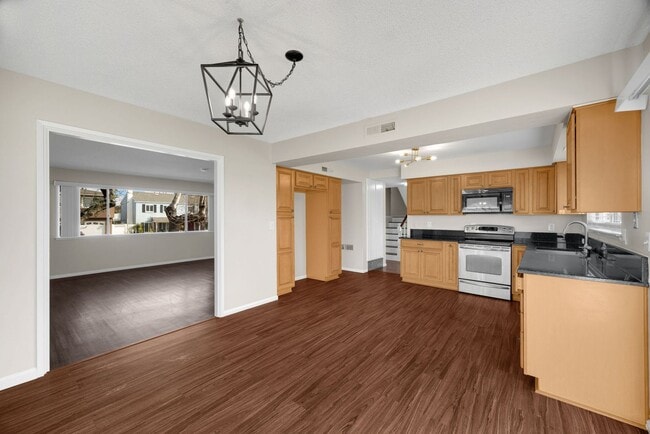 Photo - Tri Level 4 bedroom plus Family Room in Yorba Linda