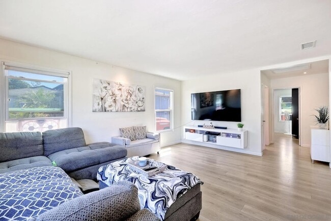 Photo - 8951 Linden Ln