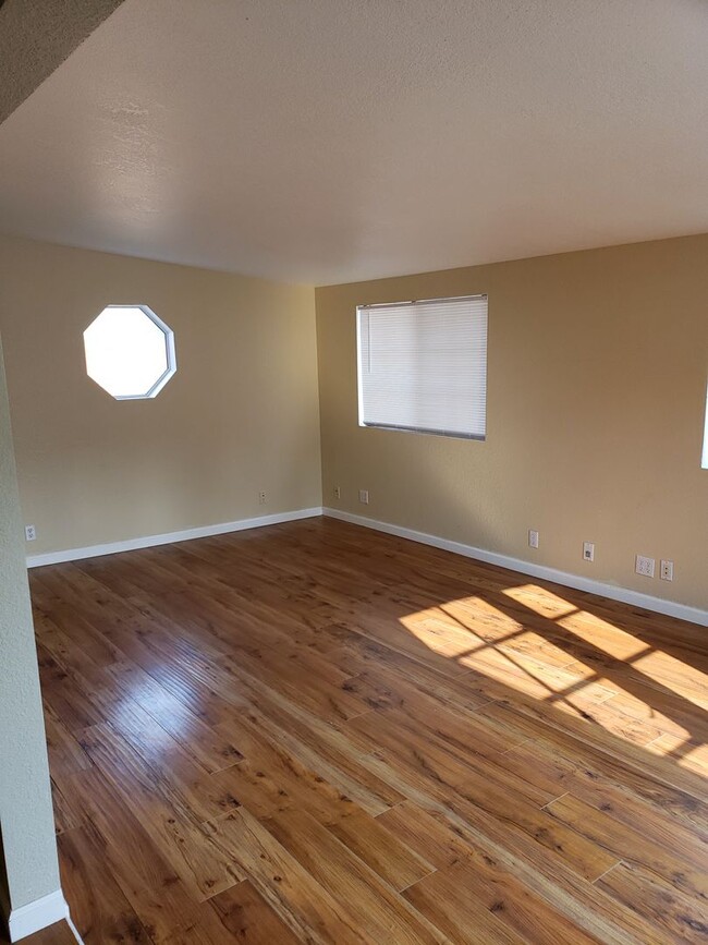 Photo - HORSE'S HORSE'S.....GREAT HOUSE WITH LOTS OF LAND AND A BARN