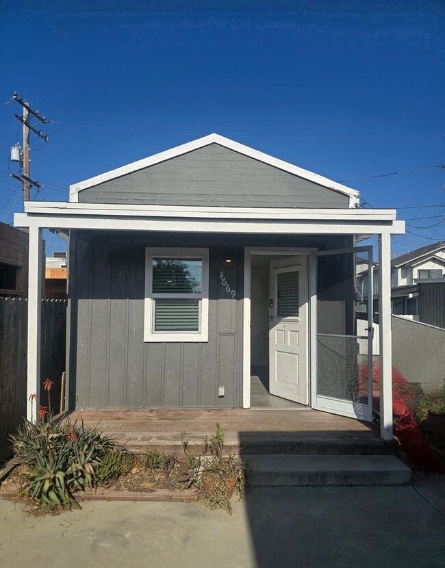 Building Photo - MOVE-IN SPECIAL! Charming 1BD/1BA Normal Heights Home w/ SOLAR and Private Fenced Yard Unit 4669 35th St