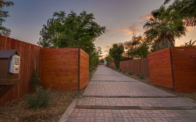 Building Photo - Barcelona Ridge Estates