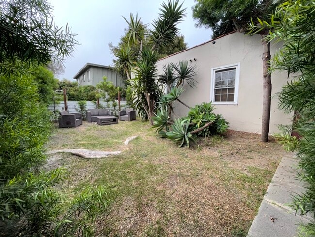 Building Photo - 1860 10th St Rental