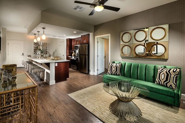 Photo - Metro at Main