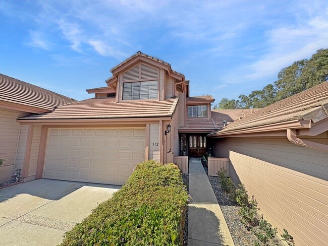Great 2B/2.5BA Home with a Loft in Escondido! - Great 2B/2.5BA Home with a Loft in Escondido!
