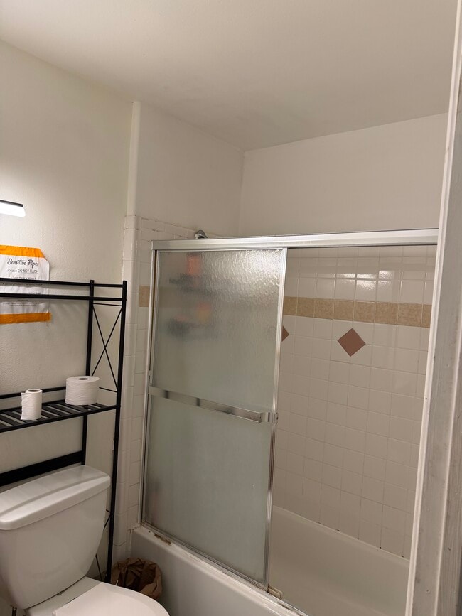 Photo - 2425 1/2 Gates St Unit Single Bedroom for Rent