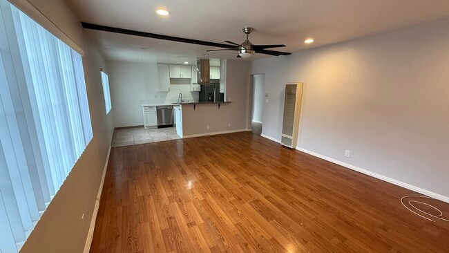 Photo - 913 Marine St Unit Ground Floor Apartment