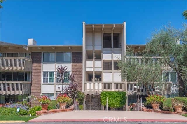 Building Photo - 6542 Ocean Crest Dr Unit B308