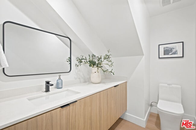 Photo - 1159 N Formosa Ave Unit 4
