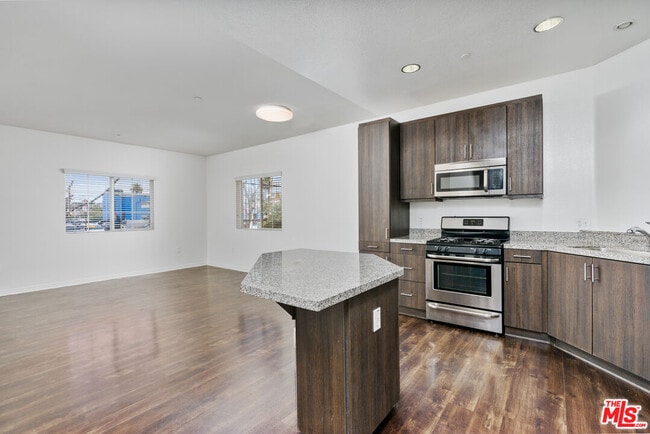 Photo - 1408 W Washington Blvd Unit 103