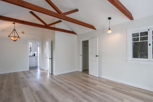 Photo - 706 Marine St