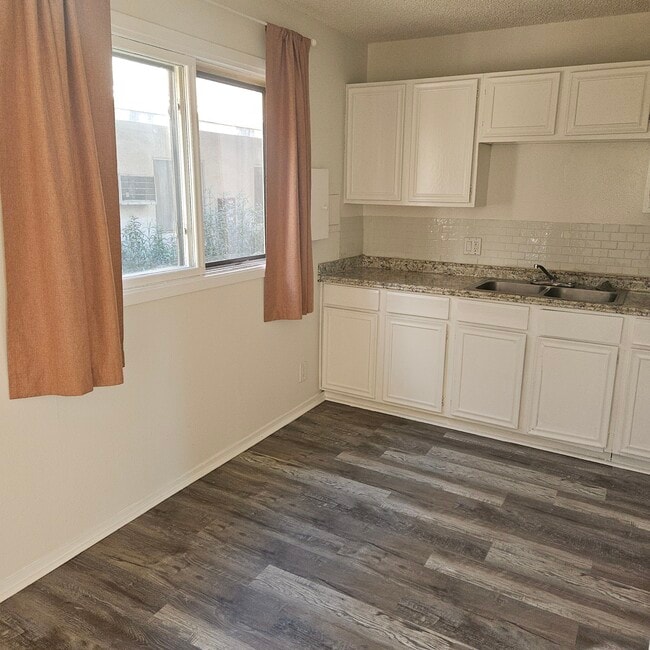 Kitchen - 8809 Etiwanda Ave