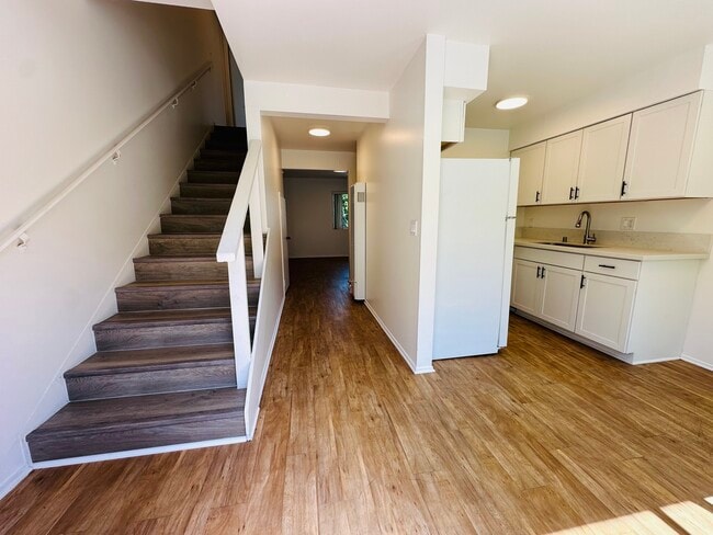 Building Photo - 201 Ladera St Rental