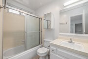 2BR, 2BA - 1,000SF - Bathroom - 8722 Delgany Ave