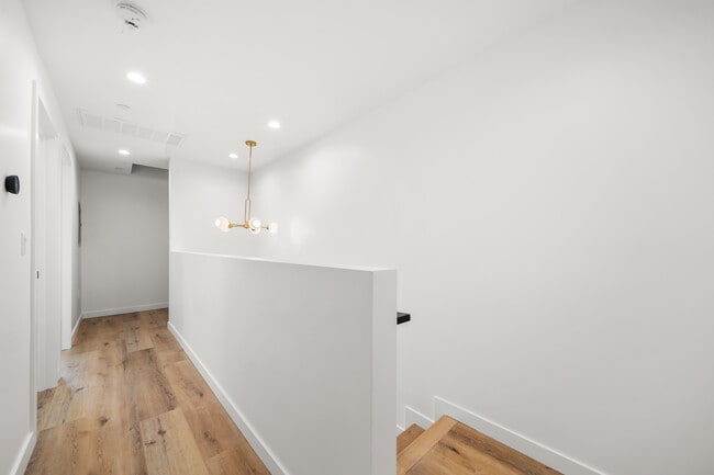 Photo - 6049 Craner Ave